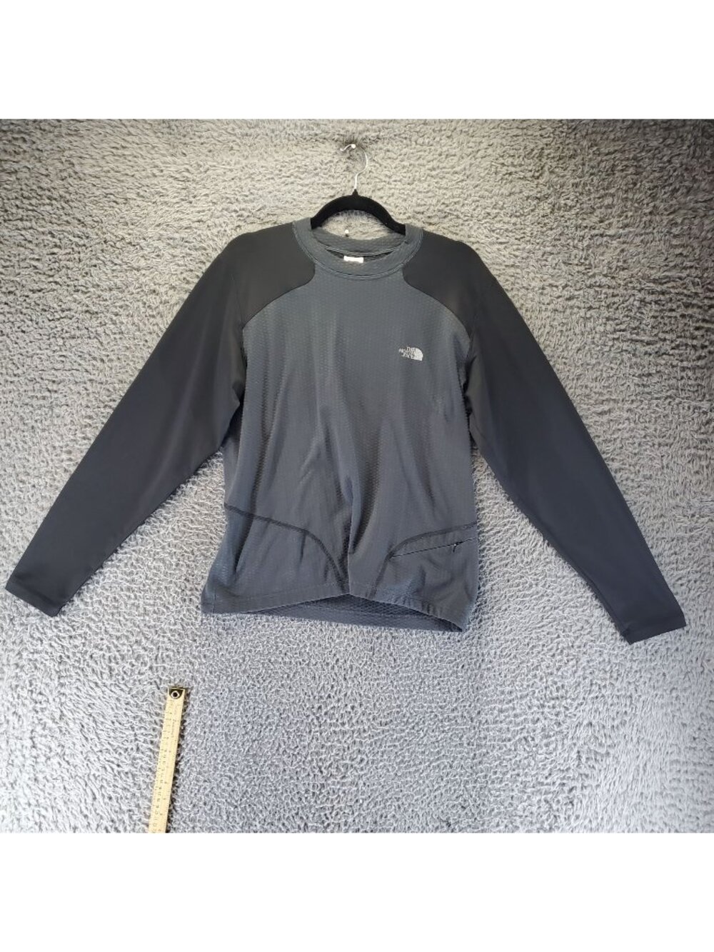 The North Face Mens Size Medium Gray Long Sleeve Pullover Polyester Stretch